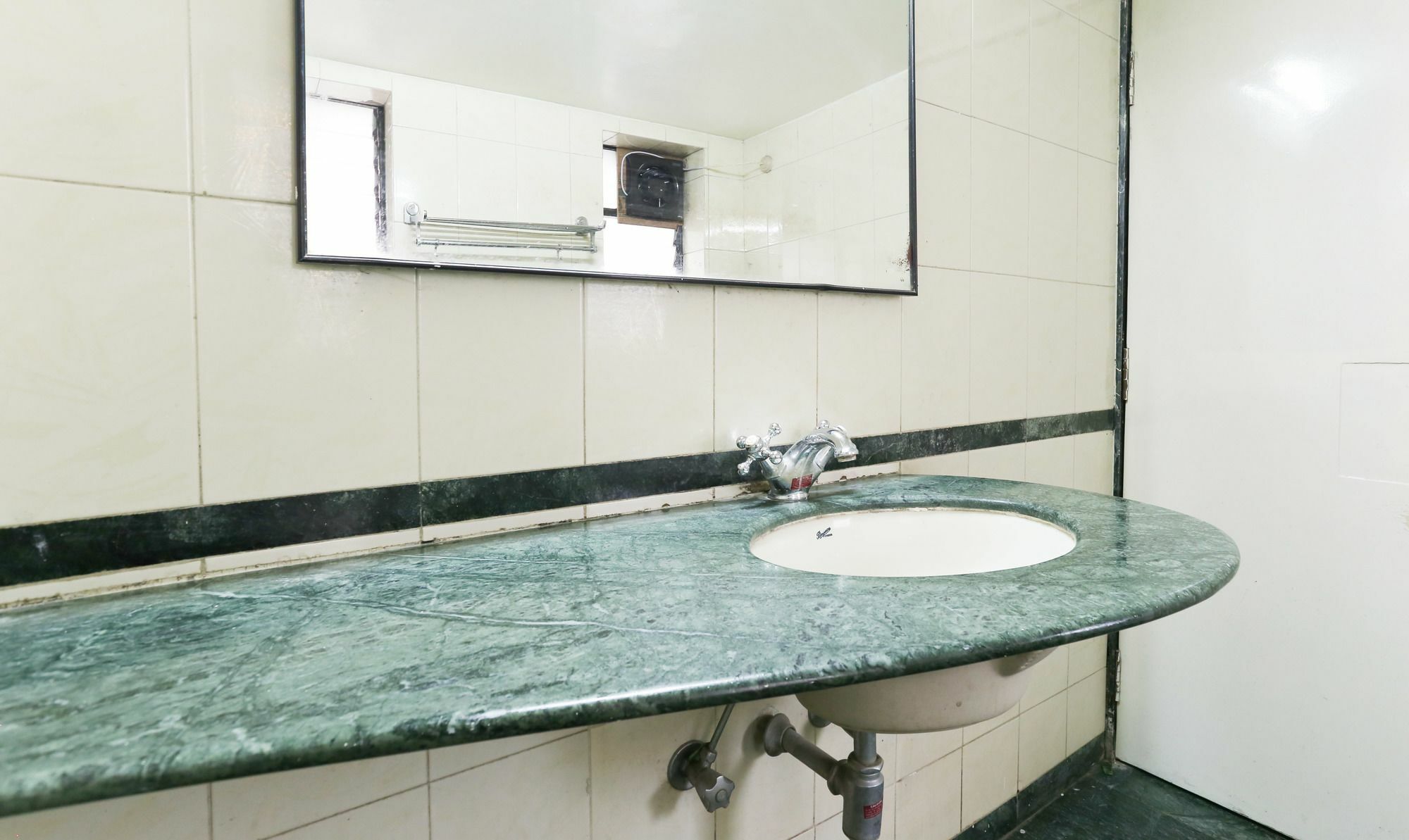 Itsy Hotels Hill View Ex Pune Ngoại thất bức ảnh
