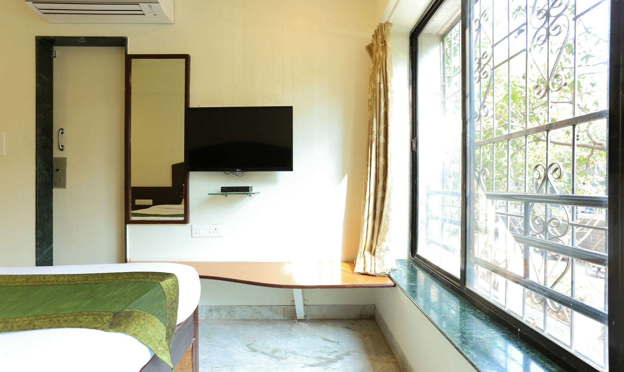 Itsy Hotels Hill View Ex Pune Ngoại thất bức ảnh