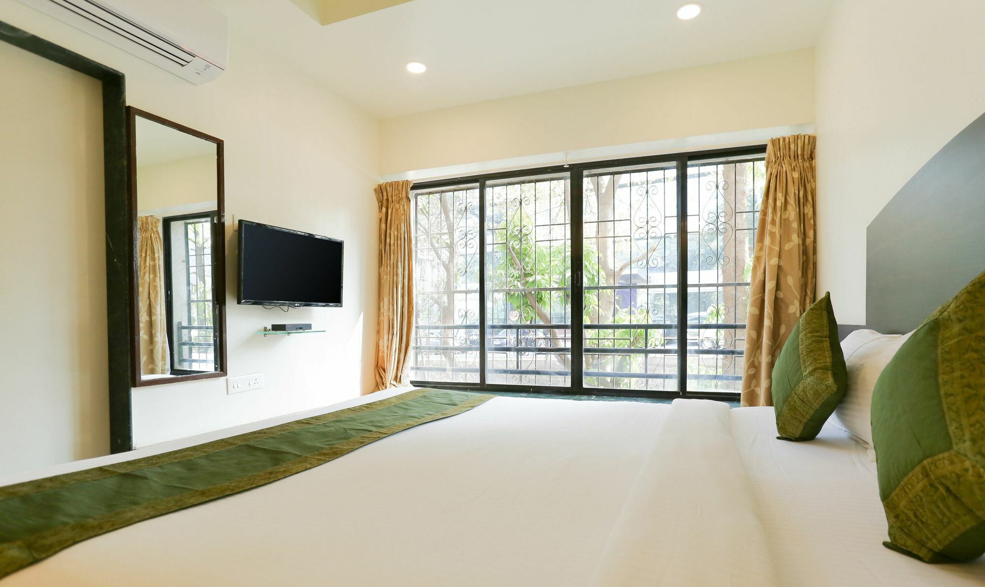 Itsy Hotels Hill View Ex Pune Ngoại thất bức ảnh